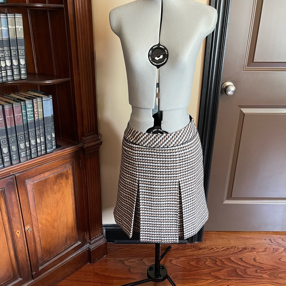 EUC Talbots Wool Blend Houndstooth Grey and Tan Pleated Knee-Length Skirt